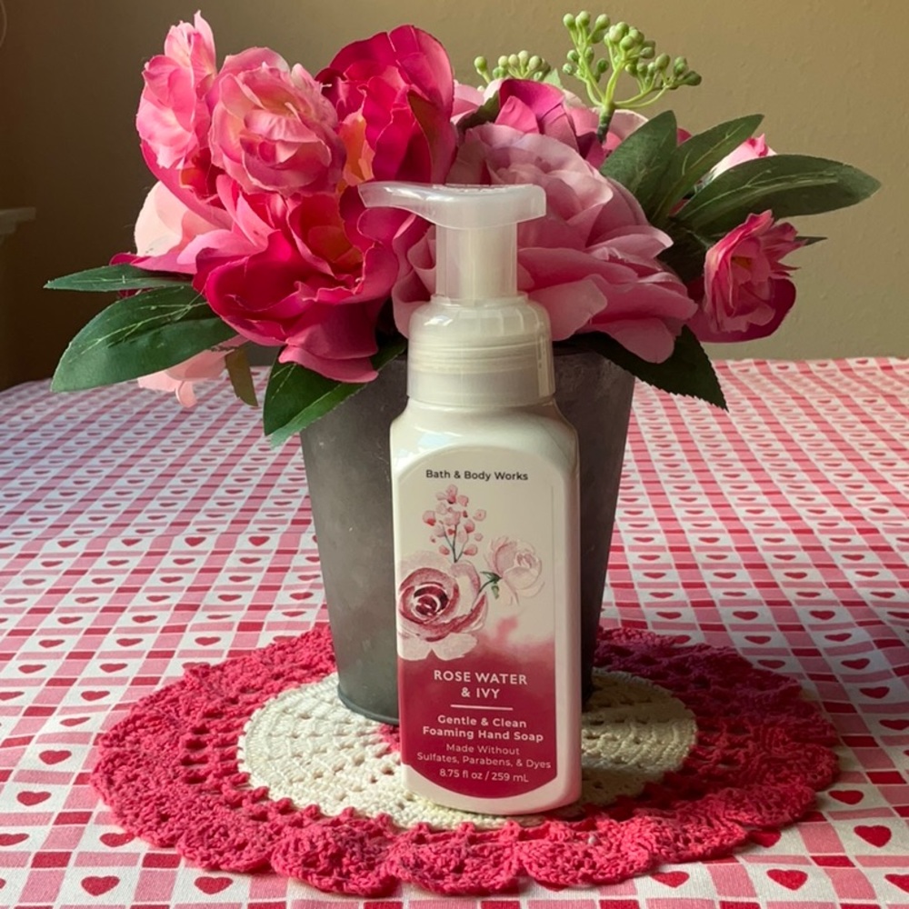 🧴💐🧴 BATH & BODY WORKS ROSE WATER  & IVY HAND SOAP 🧴💐🧴 NWT 🧴💐🧴 - Picture 7 of 16